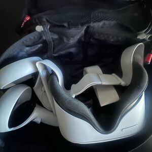 READ DESCRIPTION Oculus VR Headset and Controllers - White